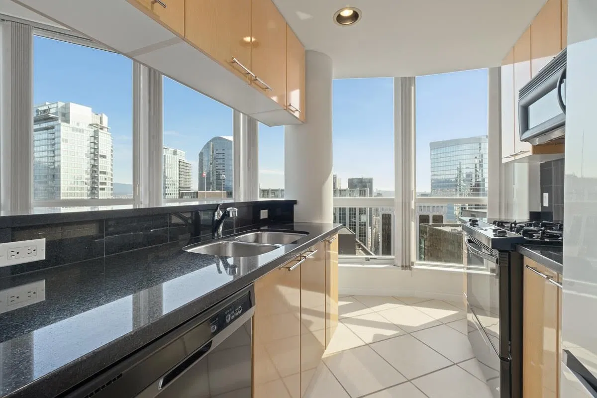 2 bed, 1039 sqft, $3,900 — Photo 4