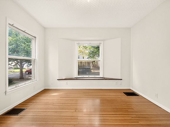 4th image of 481 Meigs St #1