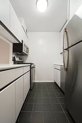 3rd image of 250 W 89th St APT 11A