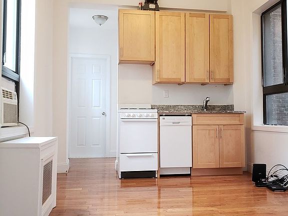 4th image of 300 W 49th St APT 400