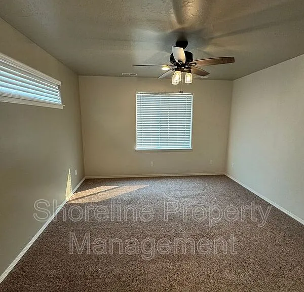 511 Diamond Lake St — Photo 35
