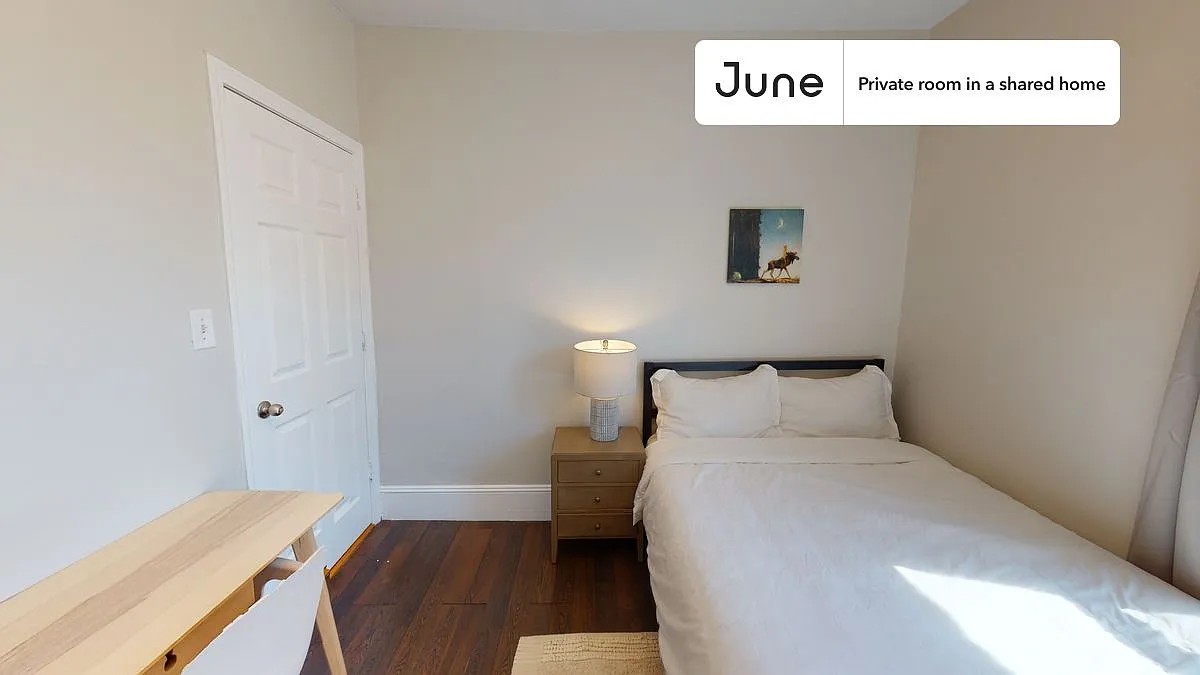 Full bedroom in 4 bed/1.5 bath home in Dorchester - Fields Corner West #1215 A — Photo 3