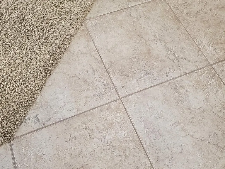 NEUTRAL CARPET. TILE SET ON DIAGONAL.