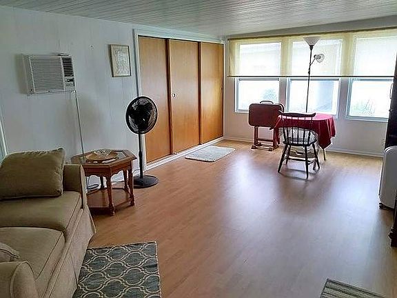5th image of 304 Magnolia Dr