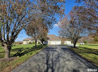 17239 E Milem Heights Rd, Mount Vernon, IL 62864