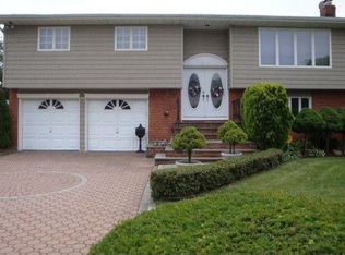 28 Brewster Rd W, Massapequa, NY 11758