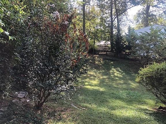 3rd image of 104 Lake Forest Cir