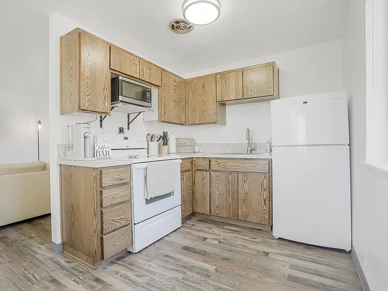 1250 Burton Ave — Photo 5