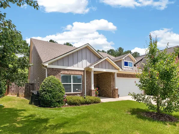 1036 Pine Valley Dr, Calera, AL 35040