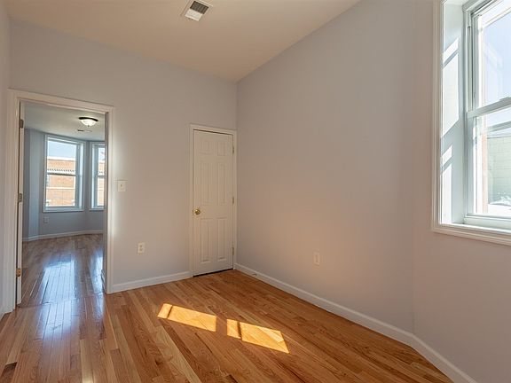 2nd image of 811 Montgomery St APT 3L