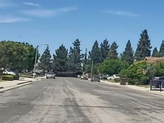 Exterior Neighborhood (street photo)