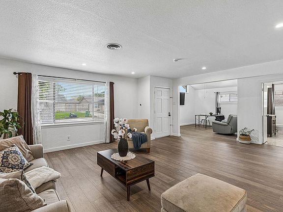 3rd image of 5811 Birchmont Dr