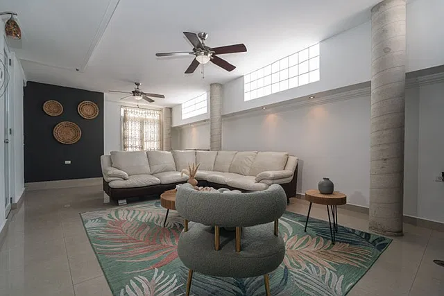2 bed, 1300 sqft, $2,300 — Photo 2