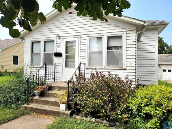 907 Grant St, Boyden, IA 51234