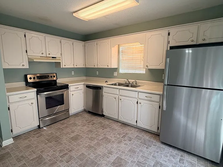 412 Sproles Ave E — Photo 5