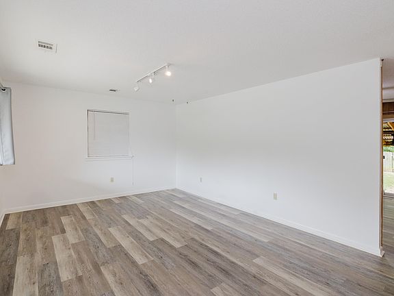 5th image of 9 Brookhaven Dr