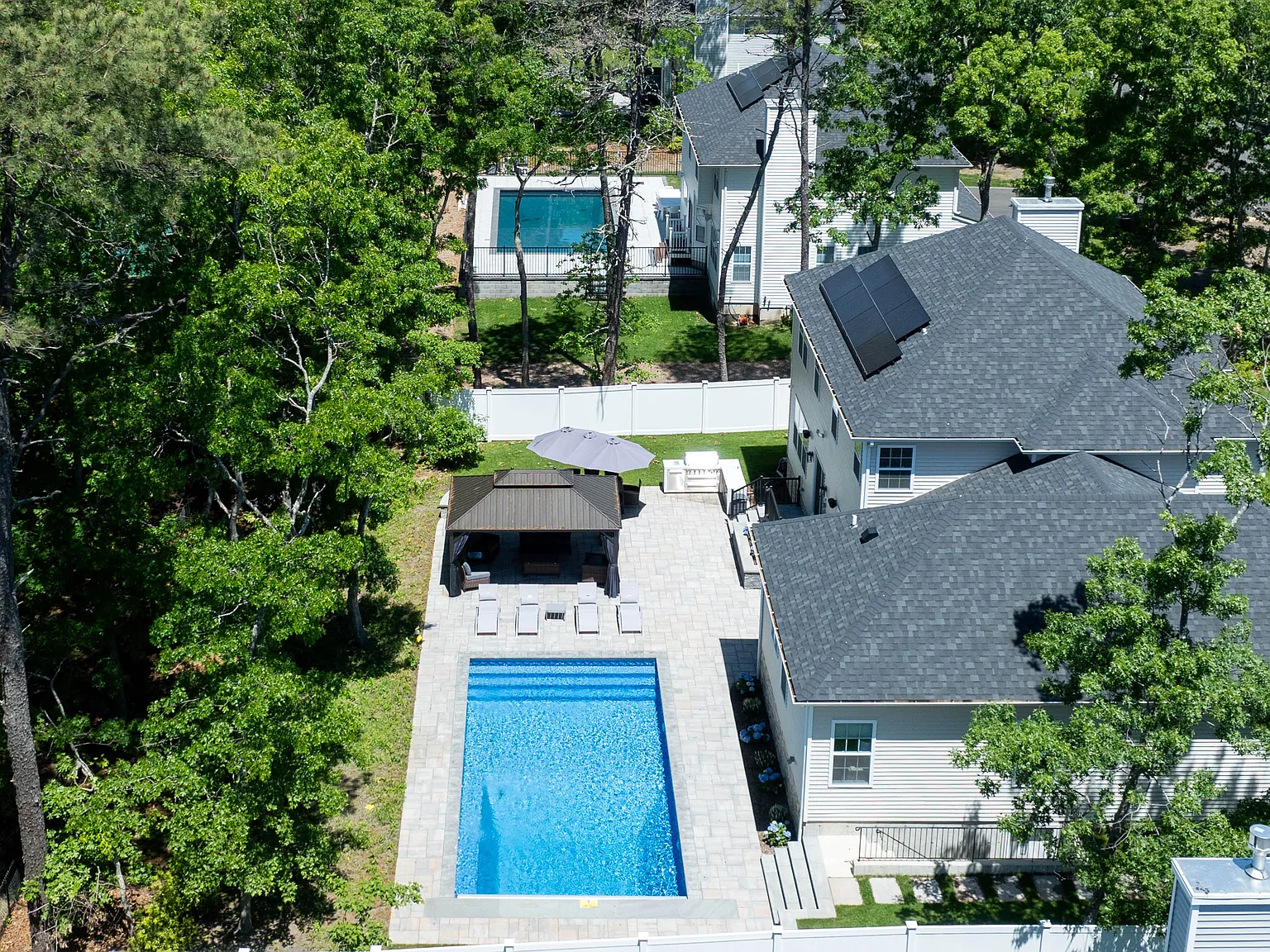 Greenway Court | 5BR Home with Heated Pool | Rove Travel — Photo 2