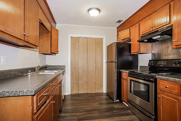 1911 Neptune Dr — Photo 8
