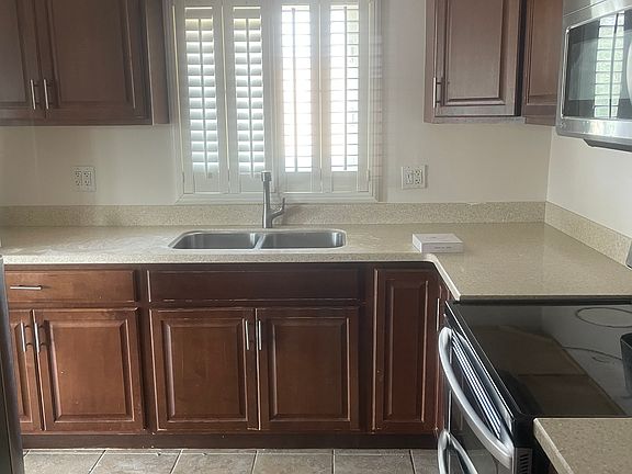 4th image of 20 Briar St APT 12