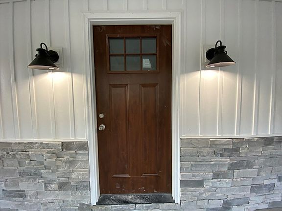 3rd image of 2 Meadow Ln