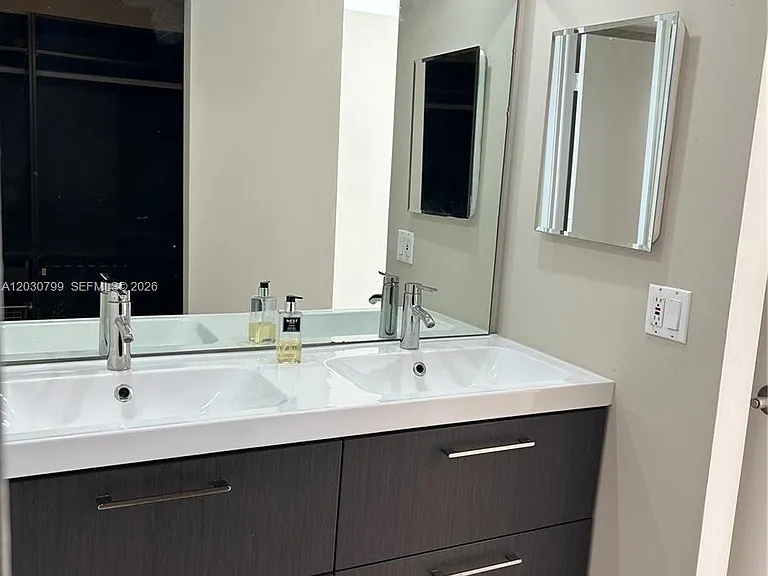 600 NE 36th St #417 — Photo 29