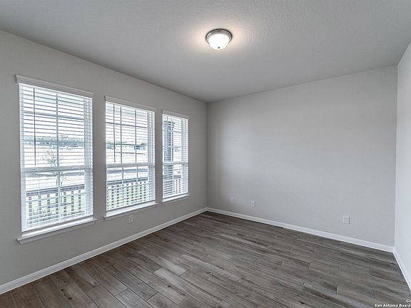 3rd image of 154 Ednie Ln