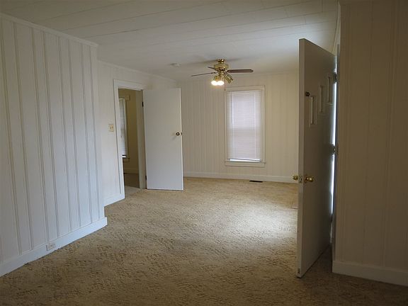 3rd image of 804 W Wheeler St