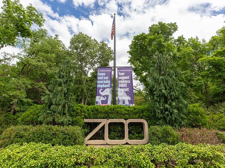 Smithsonian National Zoo Entrance
