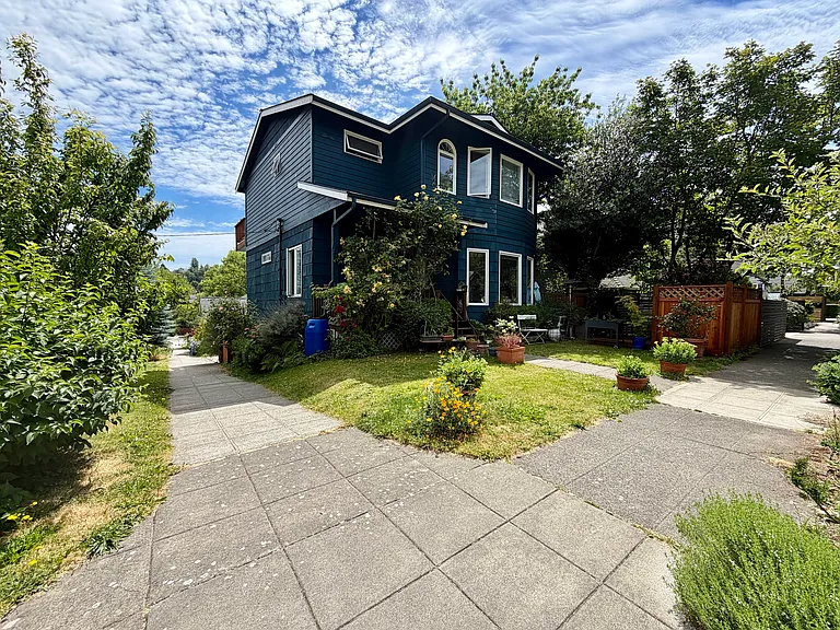 234 27th Ave E — Photo 15