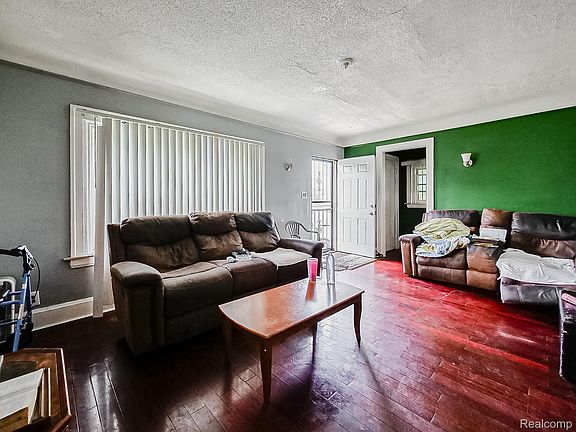 3rd image of 15340 Wisconsin St