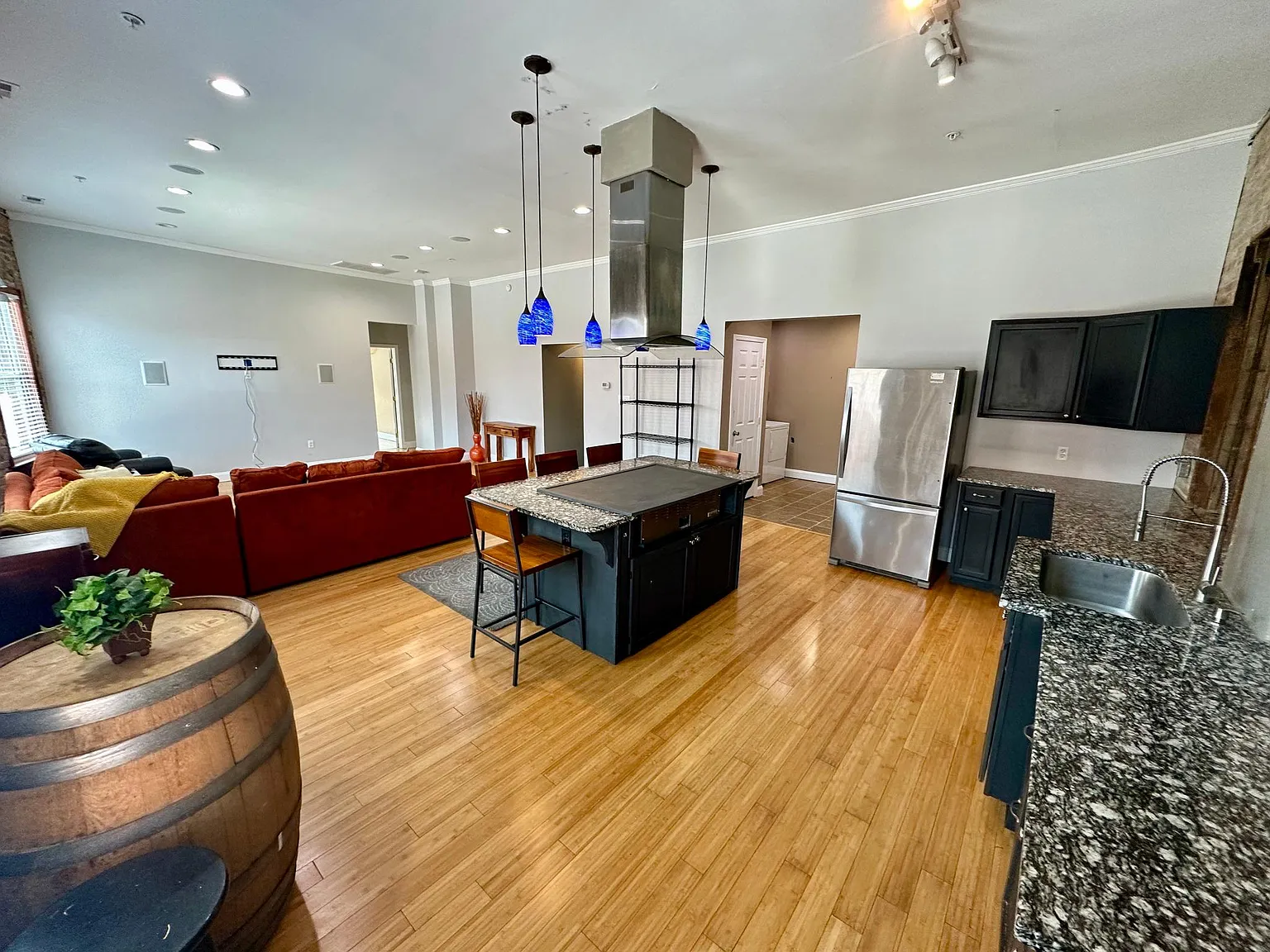 3 bed, 2.5 bath, 2538 sqft, $2,500 — Photo 2
