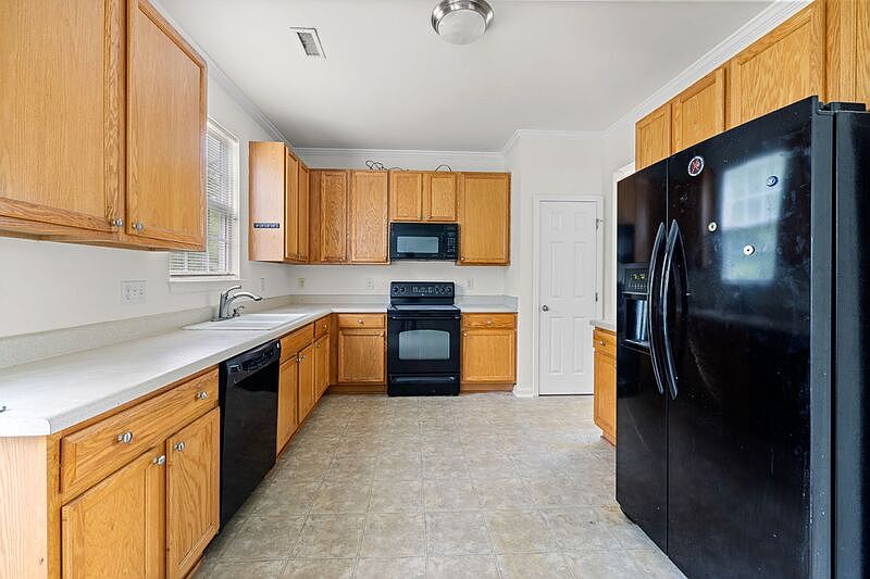 1st image of 26 Autumn Leaf Ln