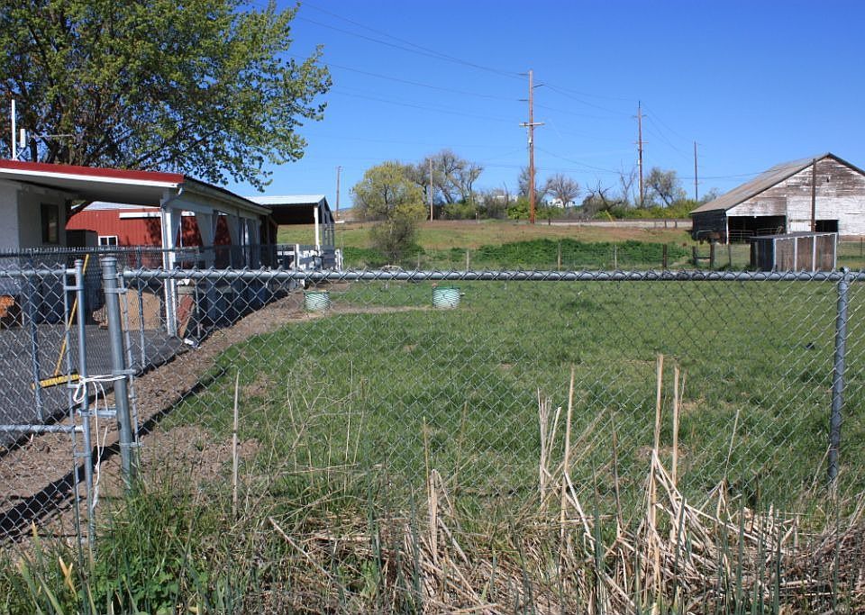 2nd image of 2431 Breceda Ln