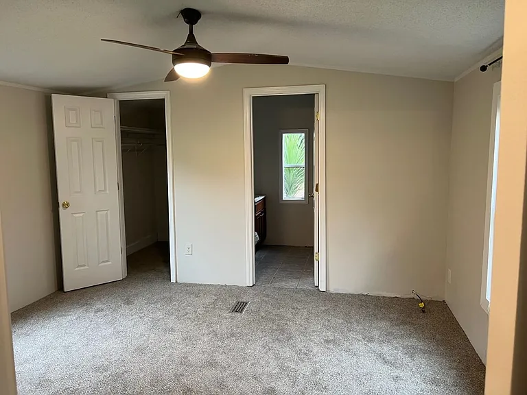 138 Sutton Ct — Photo 8