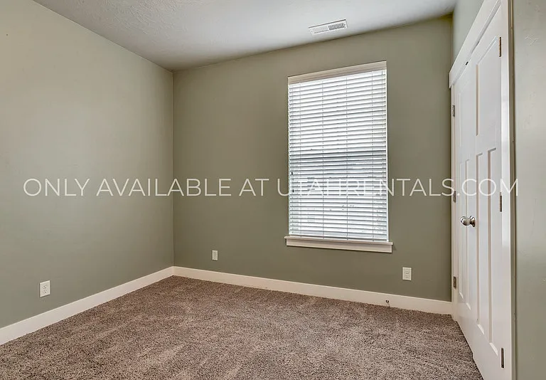 97 W Silver Springs Dr — Photo 12