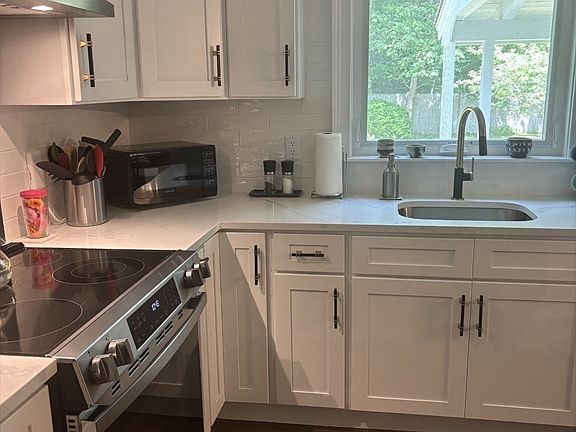 4th image of 35 Stoney Cliff Rd
