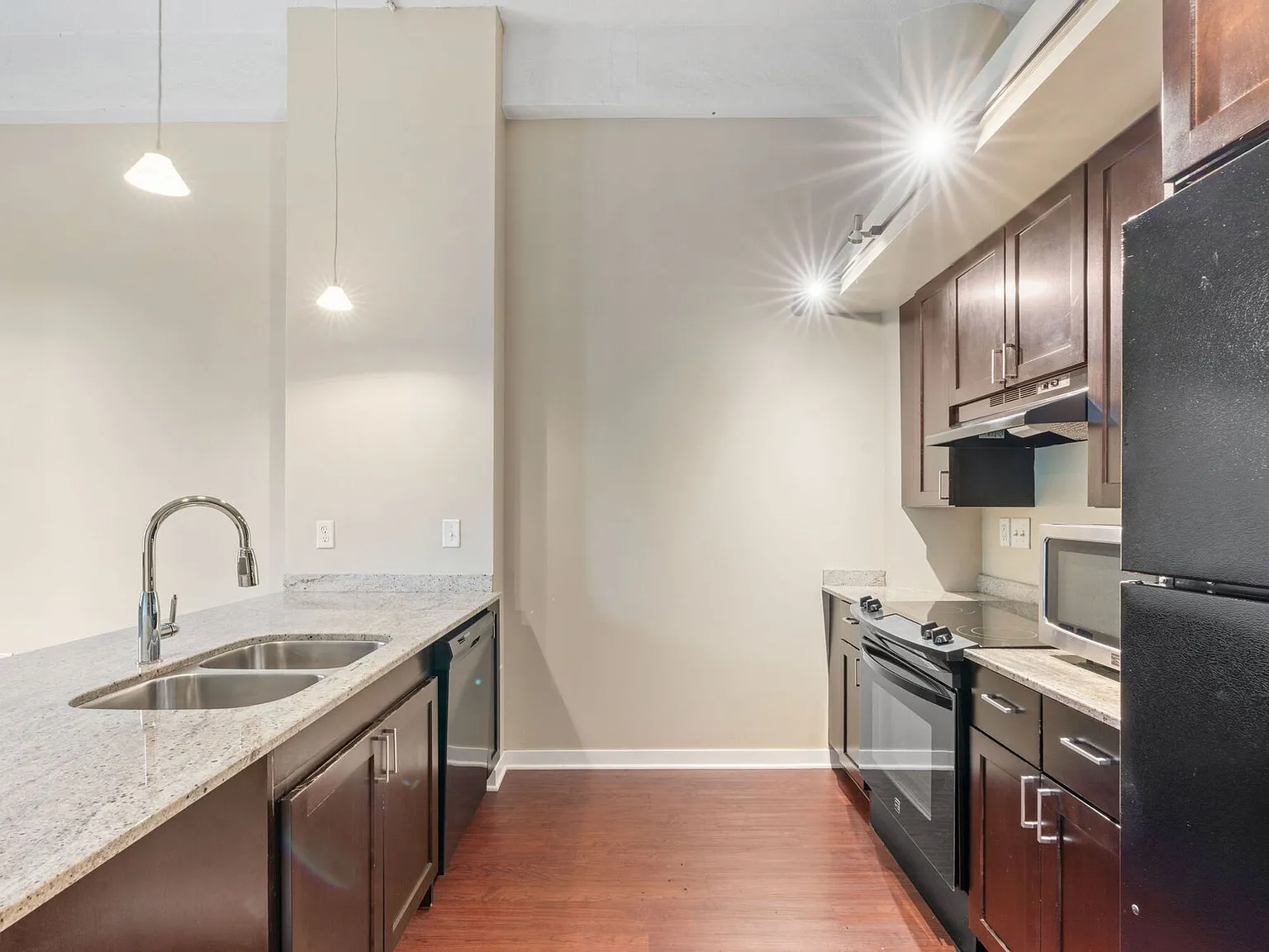 430 Oak Grove — Photo 3