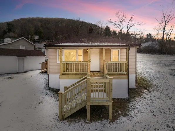 200 Cunningham St, Narrows, VA 24124