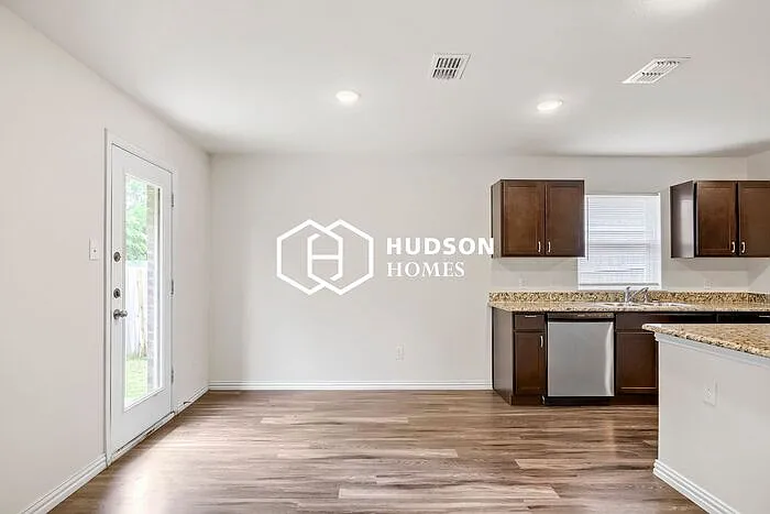 108 E North Creek Dr — Photo 5
