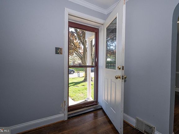 3rd image of 306 Sedgewood Rd