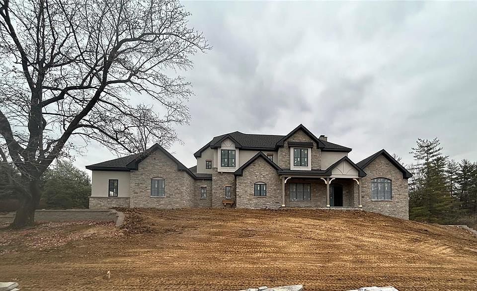 1st image of 18 Williamsburg Estates Dr