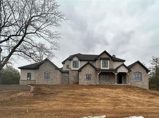 18 Williamsburg Estates Dr, Saint Louis, MO 63131