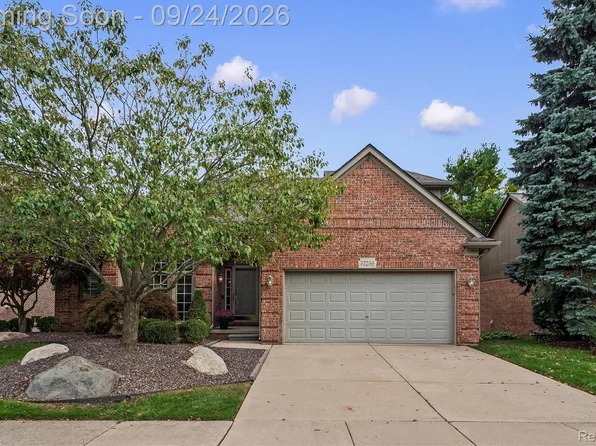 57256 Warwick Dr, Washington, MI 48094