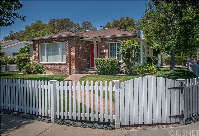 1st image of 6731 De Celis Pl
