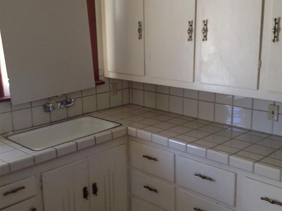 5th image of 309 E Elm St