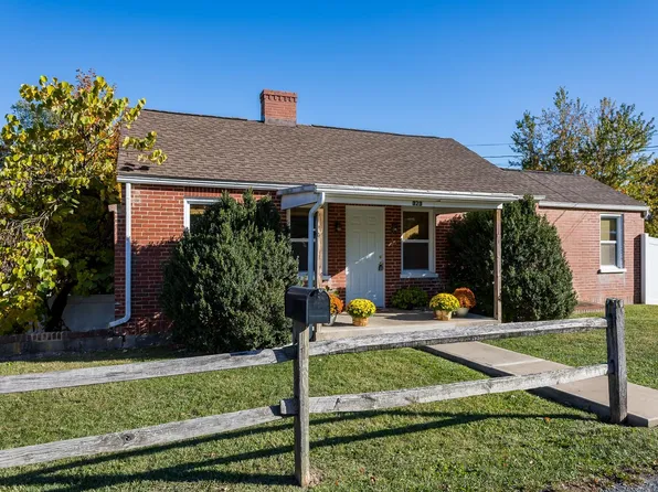 323 Grubert Ave, Staunton, VA 24401