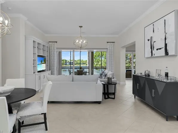 9255 Museo CIR W #202, NAPLES, FL 34114