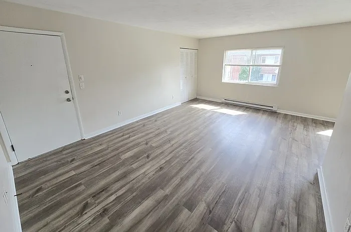 2 bed, 1.0 bath, $1,195 — Photo 3