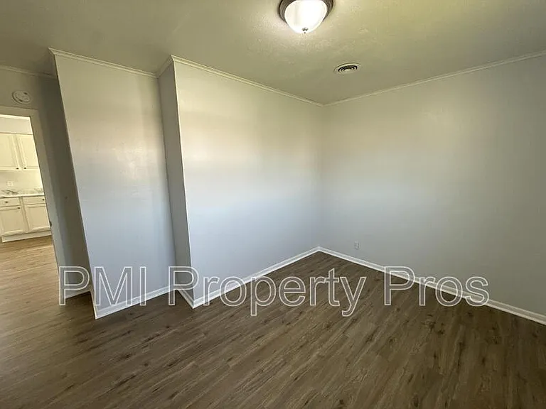 2716A N Buffum St — Photo 8