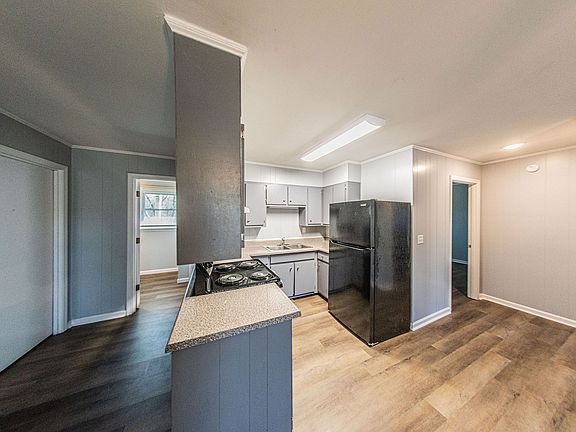 5th image of 120 Lake Dr #2